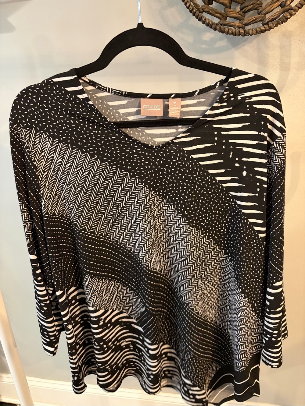 Chico's Black & White ASYMMETRICAL TOP size 3/4 sleeves sz 3/large